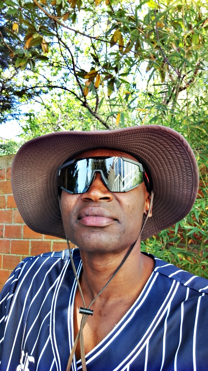 Oussmane - Saint-Doulchard - Cher | Rencontre gay